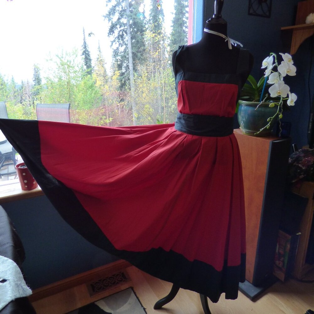 VINTAGE PIN UP GOTH WEDDING TRUE RED BLACK CIRCLE SKIRT DRESS 14 L NWOT